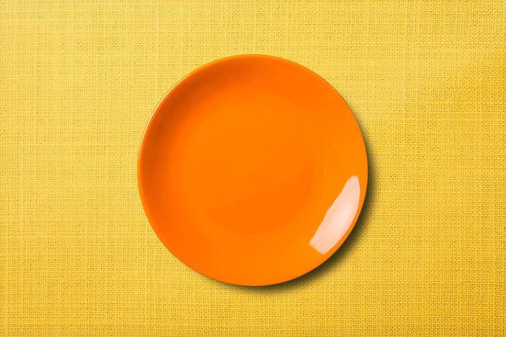 Colour contrast tableware
