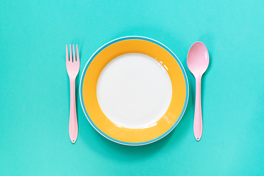 Plate with coloured&nbsp;rim