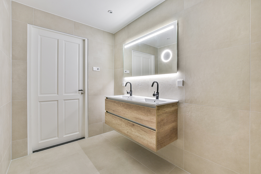 Keep bathroom light&nbsp;on